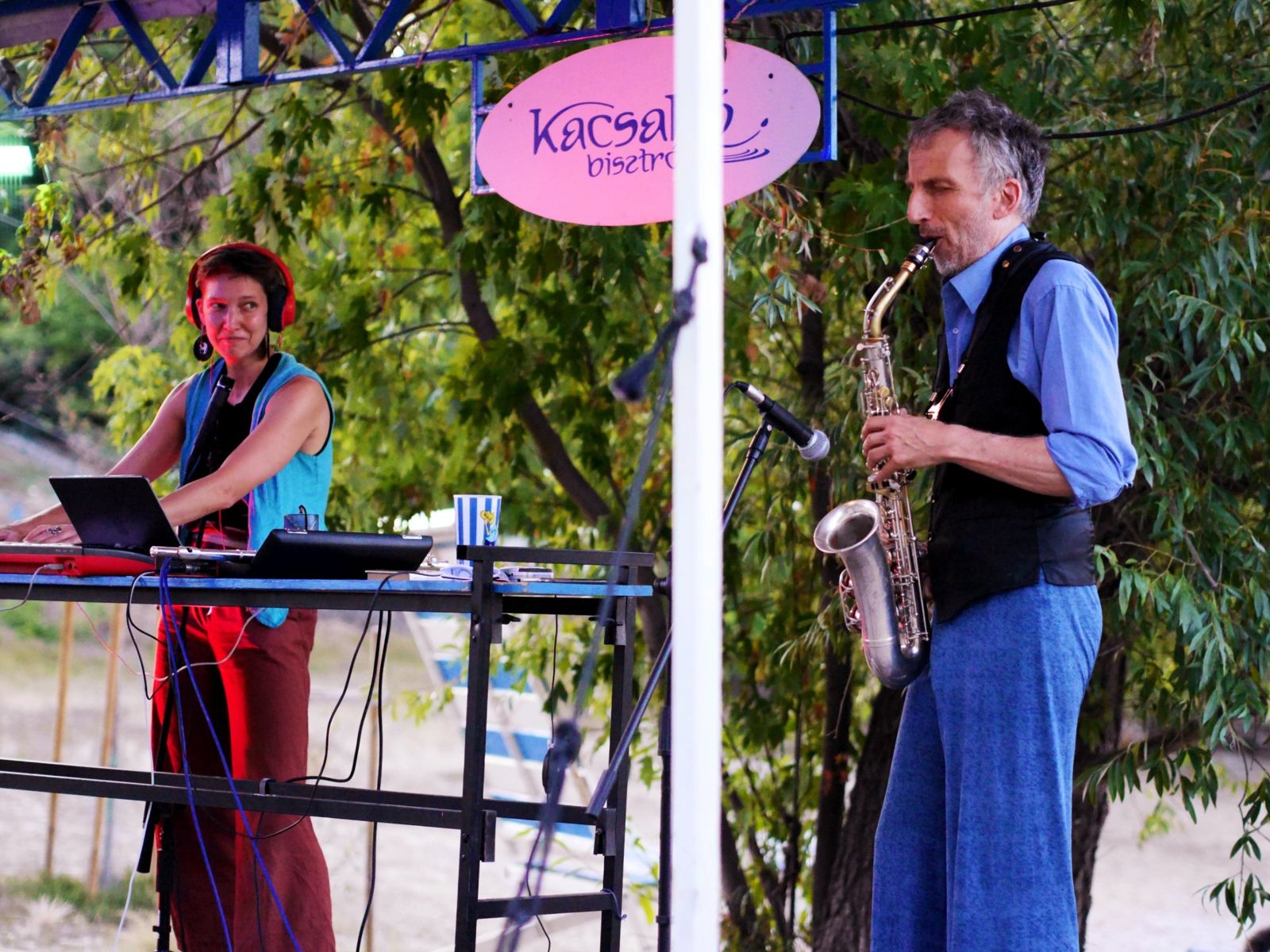 Luca Aza live electronics and János Vázsonyi on saxophone at Kacsakő Bistro